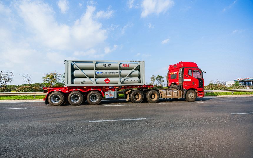 Remolques y patines electr&oacute;nicos para tubos de gas especiales